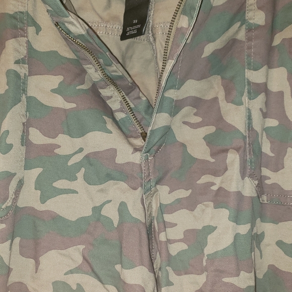 Nwot lane Bryant camo pants size 22 - Picture 2 of 4
